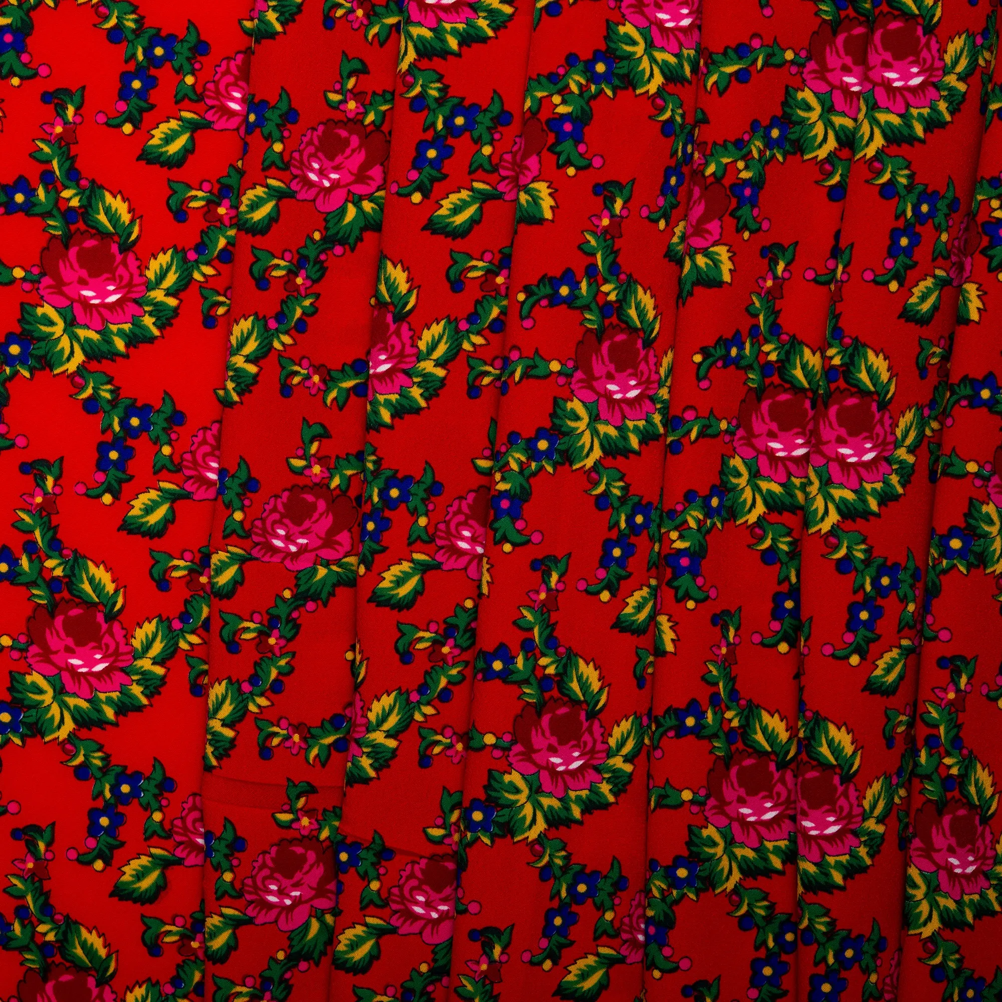 Novelty  Polyester Print - Roses - Red / Green